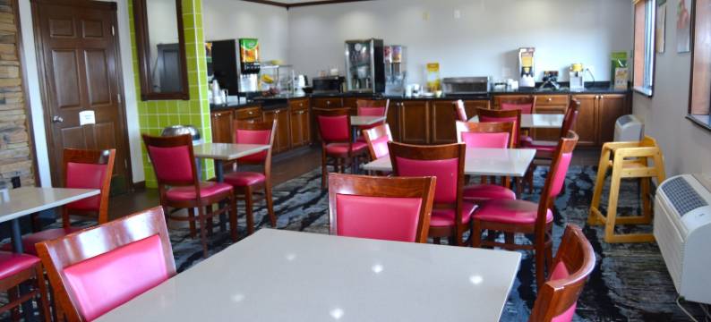 科拉尔维尔爱荷华河兰丁凯艺酒店(Quality Inn Coralville - Iowa River Landing)图片