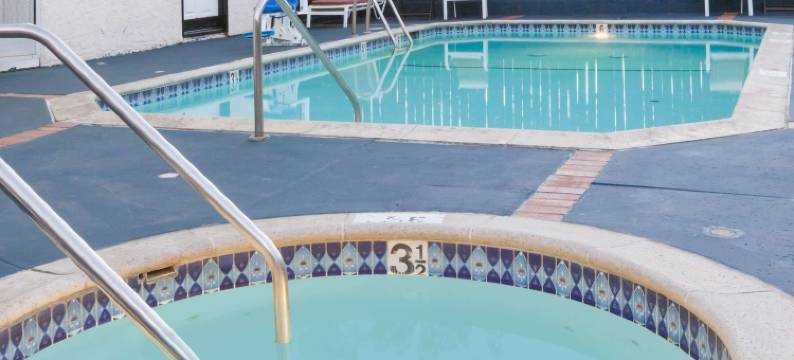 卡斯泰克六旗魔术山戴斯酒店(Days Inn by Wyndham Castaic Six Flags Magic Mountain)图片