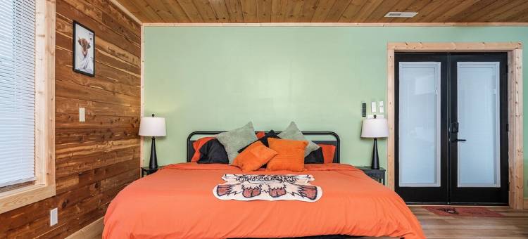 Spacious Unique Private 3- Unit Fully Equipped Getaway Sleeps 17图片