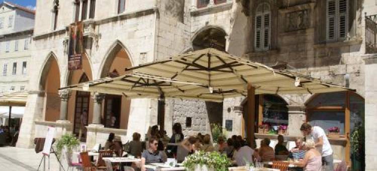 Villa in Ugljane with private pool图片