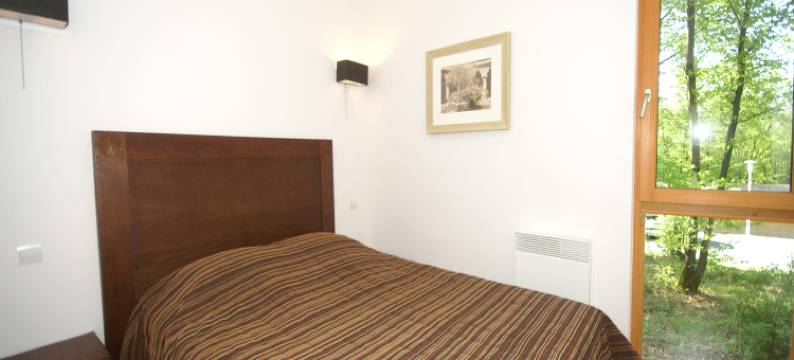 Cottage in France with Lake View图片