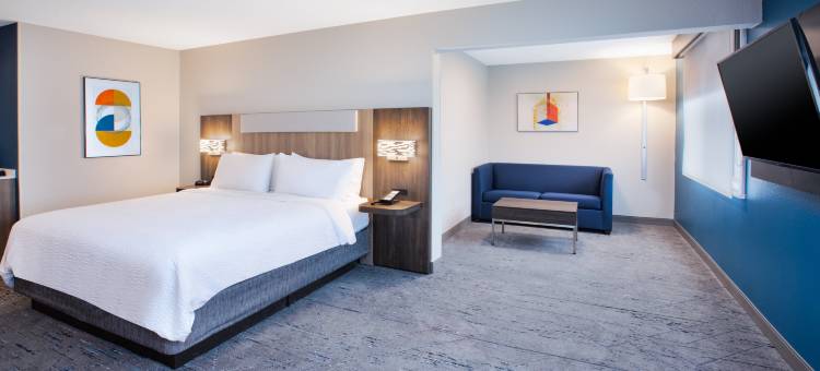 智选假日套房酒店蔑视(Holiday Inn Express & Suites Defiance)图片