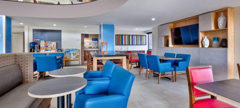 Holiday Inn Express 底特律的沃伦(通用科技点击率)(Holiday Inn Express DETROIT-WARREN (GM TECH CTR) by IHG)图片