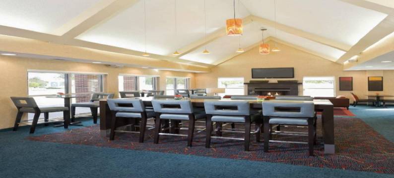 MainStay 套房酒店苹果顿机场 - 福克斯河购物中心区域(MainStay Suites Appleton Airport - Fox River Mall Area)图片