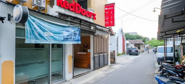 红多兹伊斯兰酒店-近梭罗广场购物中心(RedDoorz Syariah Near Solo Square Mall)图片