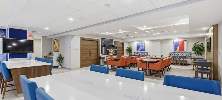 洲际智选假日套房酒店罗利西-联想中心(Holiday Inn Express & Suites RALEIGH WEST - LENOVO CENTER by IHG)图片