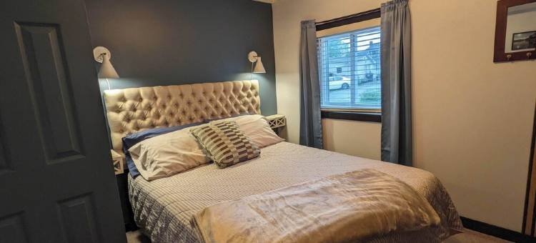Cheerful & cozy 3 bedroom cottage near lake with hot tub图片