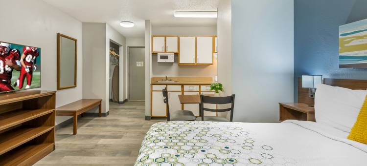 格林斯伯勒霍姆汤公寓及套房酒店(HomeTowne Studios & Suites Greensboro)图片