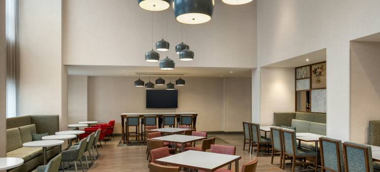 蒙特利尔多尔瓦尔希尔顿欢朋套房酒店(Hampton Inn & Suites by Hilton Montreal-Dorval)图片