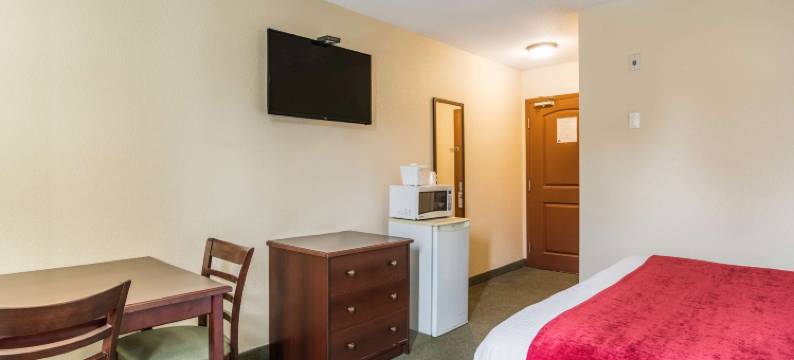 奥里利亚骑士酒店(Knights Inn Orillia)图片