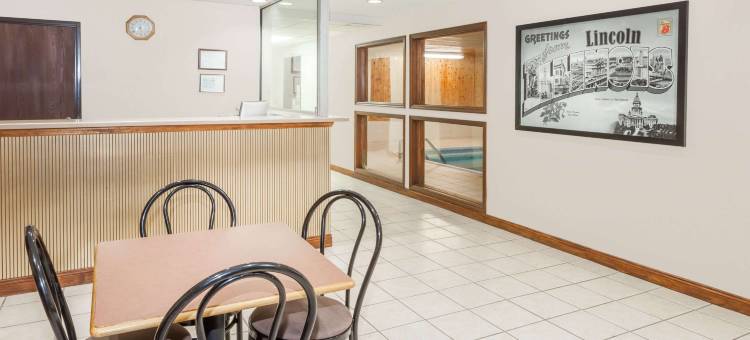 林肯速8酒店(Super 8 by Wyndham Lincoln IL)图片