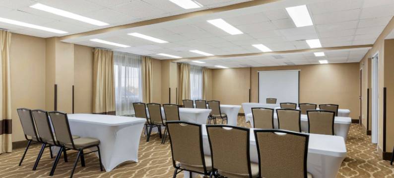 舒适套房酒店-近罗宾斯空军基地正门(Comfort Inn & Suites - Near Robins Air Force Base Main Gate)图片