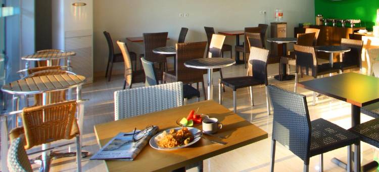 三宝垄邦利马苏米酒店(Sumi Hotel Simpang Lima Semarang)图片