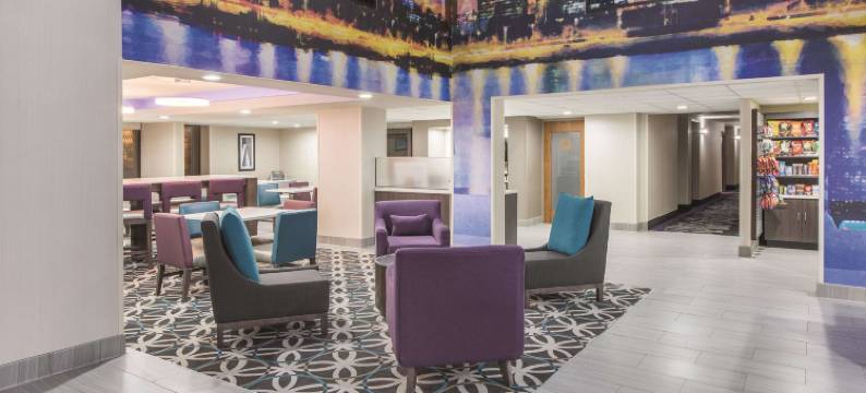 圣路易斯南费斯特斯拉昆塔温德姆套房酒店(La Quinta Inn & Suites by Wyndham Festus - St. Louis South)图片