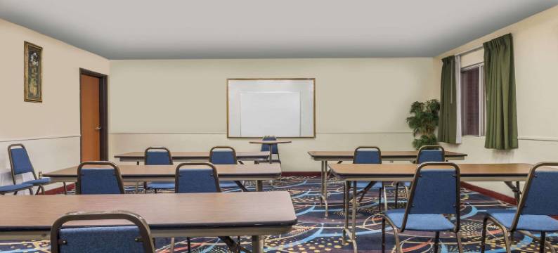 登顿速8酒店(Super 8 by Wyndham Denton)图片