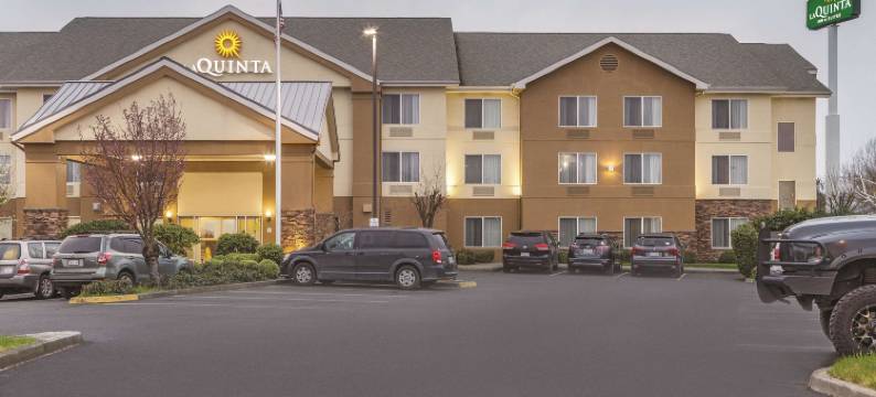 梅德福森特勒尔波因特拉昆塔温德姆套房酒店(La Quinta Inn & Suites by Wyndham Central Point - Medford)图片