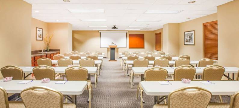 温泉城温德姆呗盟酒店(Baymont by Wyndham Hot Springs on the Lake)图片