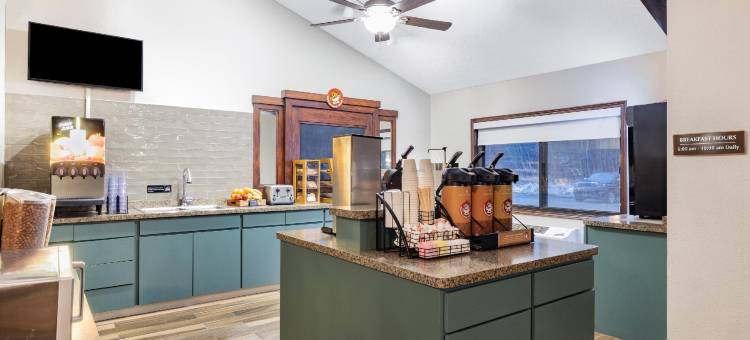 普罗克特德卢斯美吟温德姆酒店(AmericInn by Wyndham Duluth South Black Woods Event Center)图片