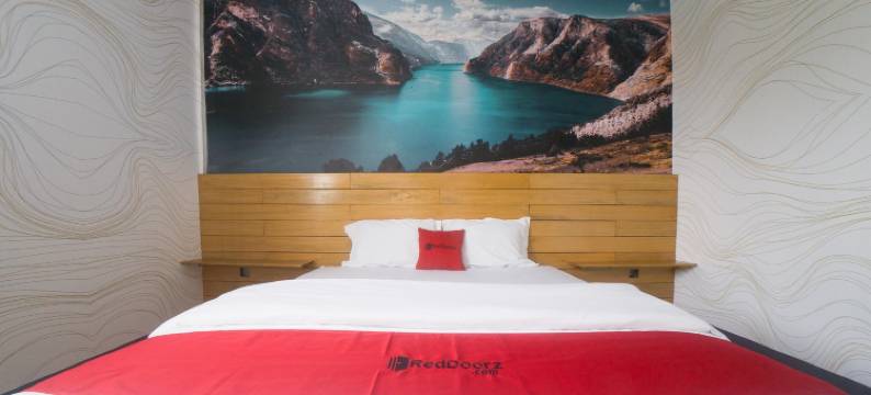 红多兹Plus伊斯兰酒店-哥伦打洛佩塔迪奥(RedDoorz Plus Syariah @ Pentadio Gorontalo)图片