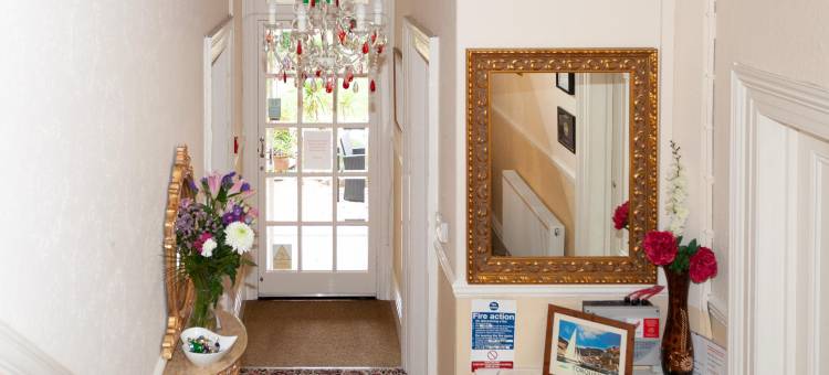 雷文斯伍德民宿(The Ravenswood B&B)图片