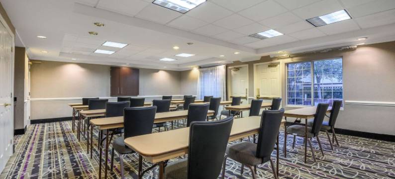 默特尔比奇百老汇区拉昆塔温德姆套房酒店(La Quinta Inn & Suites by Wyndham Myrtle Beach Broadway Area)图片