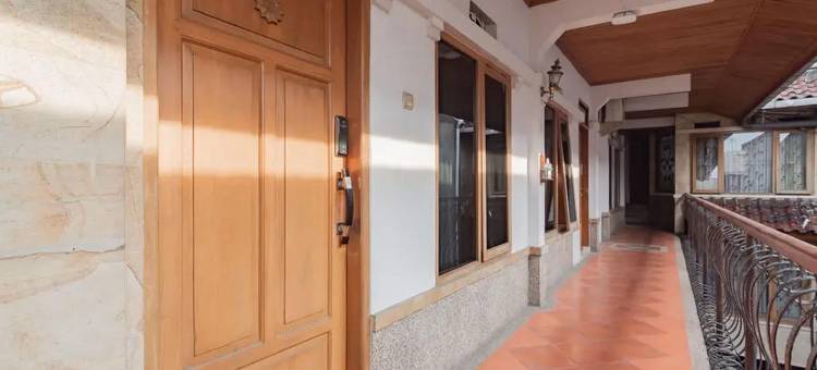 万隆市红多兹@阿尔维加哈桑·萨迪金医院酒店(RedDoorz @ Arwiga Hotel near RS Hasan Sadikin Bandung)图片