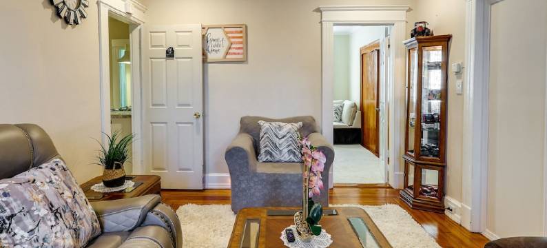 迷人的沃特伯里宝石配有智能电视，靠近滑雪场！(Charming Waterbury Gem w/ Smart TVs Near Skiing!)图片