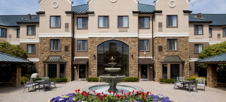 Staybridge Suites 夏洛特巴兰坦 by IHG(Staybridge Suites CHARLOTTE BALLANTYNE by IHG)图片