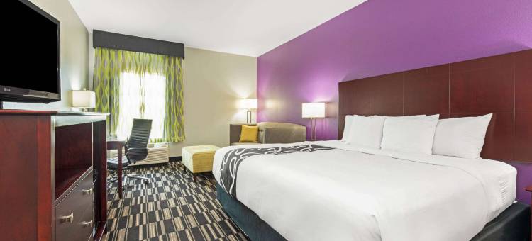 布里奇市拉昆塔温德姆套房酒店(La Quinta Inn & Suites by Wyndham Bridge City)图片