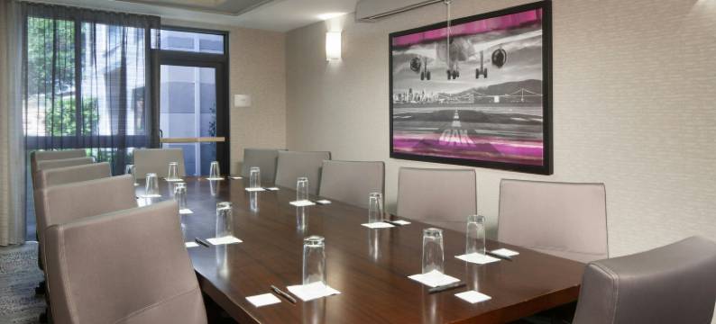 奥克兰机场万怡酒店(Courtyard Oakland Airport)图片