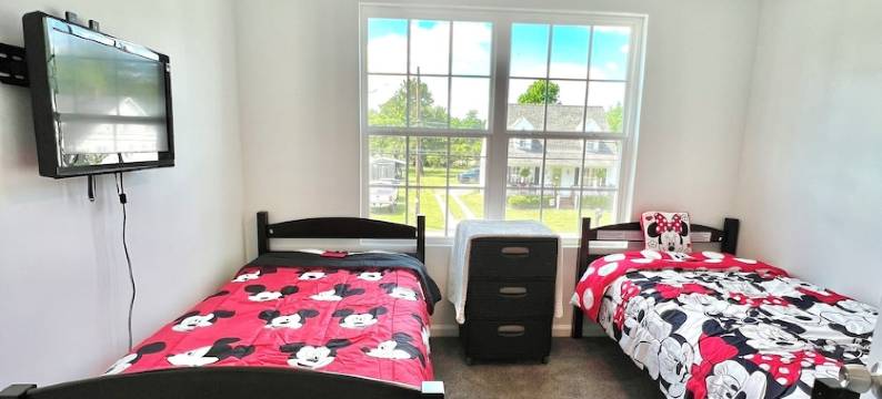 Charming 2800 sq.ft 4-bedroom home with AC and WiFi in Suffolk图片