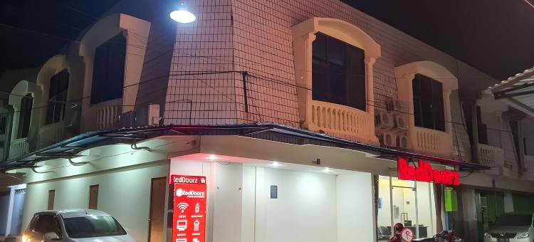 泗水梅詹宋科诺红多兹酒店(RedDoorz at Mayjen Sungkono Surabaya)图片