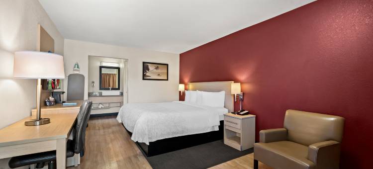 红顶PLUS套房酒店-那不勒斯市中心第五大道南(Red Roof Plus+ & Suites Naples Downtown-5th Ave S)图片