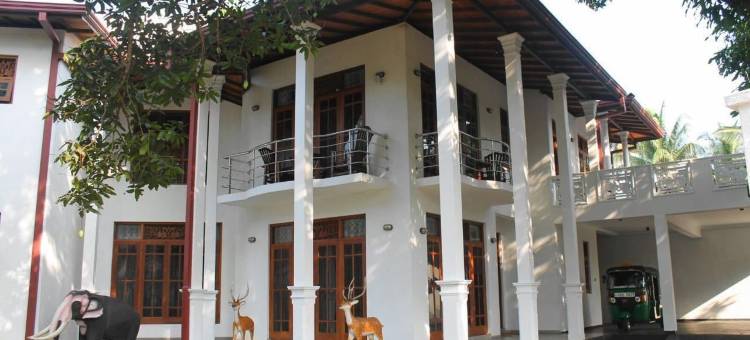 玛哈库马拉白房子酒店(Mahakumara White House Hotel)图片