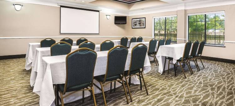 休斯顿罗森伯格拉昆塔温德姆套房酒店(La Quinta Inn & Suites by Wyndham Houston Rosenberg)图片