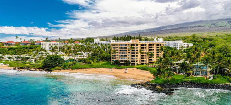 Spacious Kitchen and Stunning Ocean Views - Elegant Top-Floor Sanctuary图片