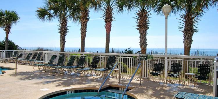 Private Balcony and Resort Amenities - Luxurious Coastal Escape图片