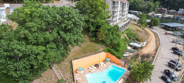 Spacious Deck and Breathtaking Views - Stunning Serene Retreat图片