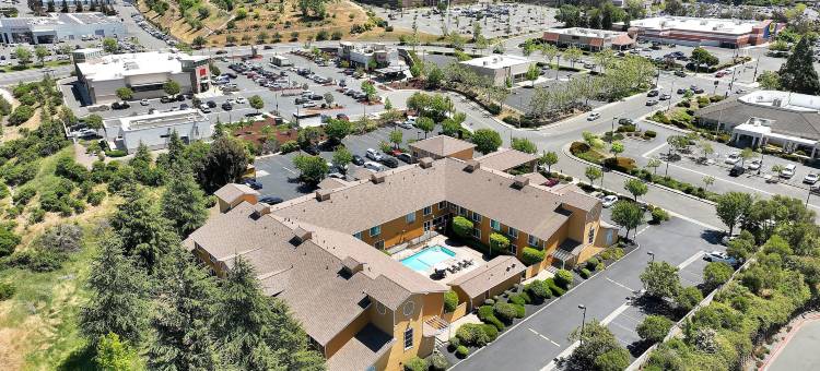 纳帕谷六旗探索王国凯艺酒店(Quality Inn Near Six Flags Discovery Kingdom-Napa Valley)图片