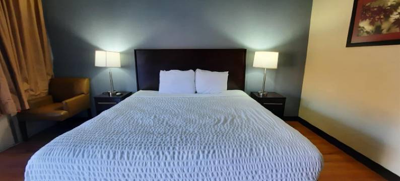 OYO伊利诺伊莫林市区I-74北酒店(Americas Best Value Inn Moline)图片