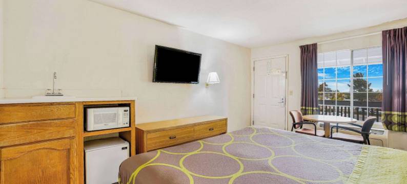 奥本温德姆速8酒店(Super 8 by Wyndham Auburn)图片