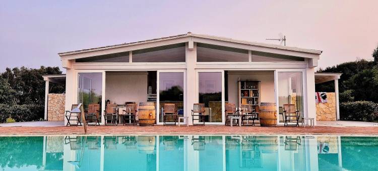 靠近斯廷蒂诺的带游泳池酒店(Hotel with swimming pool near Stintino)图片