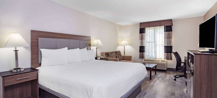 亨德森维尔温德姆华美达酒店(Ramada by Wyndham Hendersonville)图片