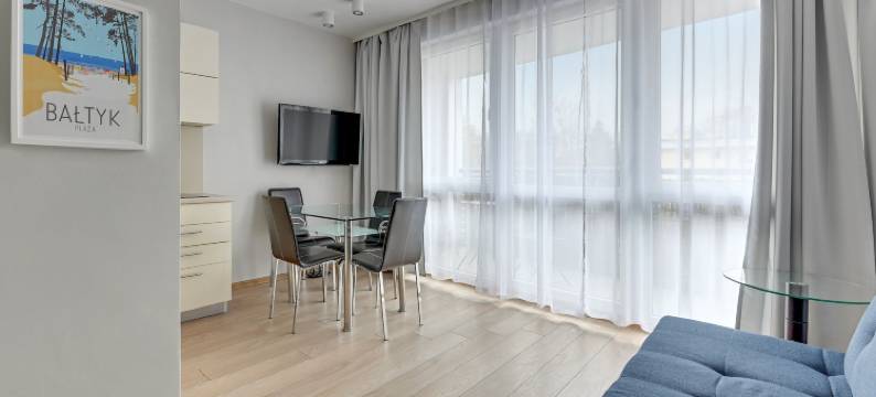 大教堂与房屋 - 日出公寓(Sunrise Apartments Close to the Beach & by Noclegi Renters)图片