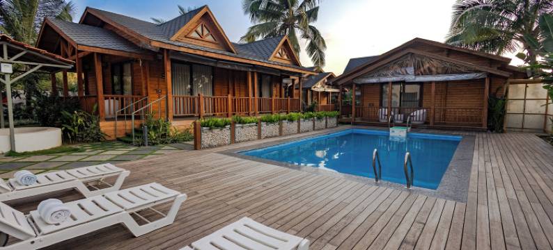 福克索阿里斯托巴加海滩度假村(Foxoso Aaristo Baga Beach Resort)图片