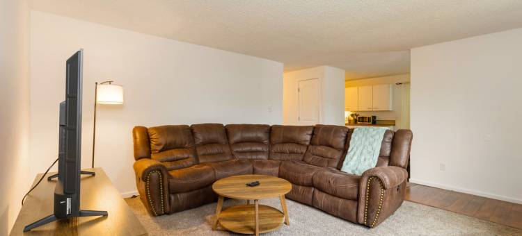 明亮的两卧室林伍德度假屋(Bright 2Br Lynnwood Retreat)图片