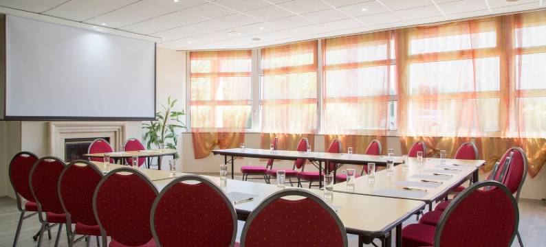 圣瑞尼安红牛肉原创城市酒店(The Originals City, Hôtel le Boeuf Rouge, Saint-Junien)图片