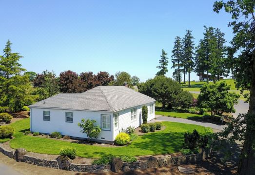 Charming Historic Cottage on Vineyard Hotel Overview