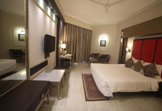 The Amayaa Hotel Overview