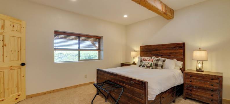 距塔尔吉滑雪区23英里：带热水浴缸的费尔特小屋！(23 Mi to Targhee Skiing: Felt Cabin w/ Hot Tub!)图片